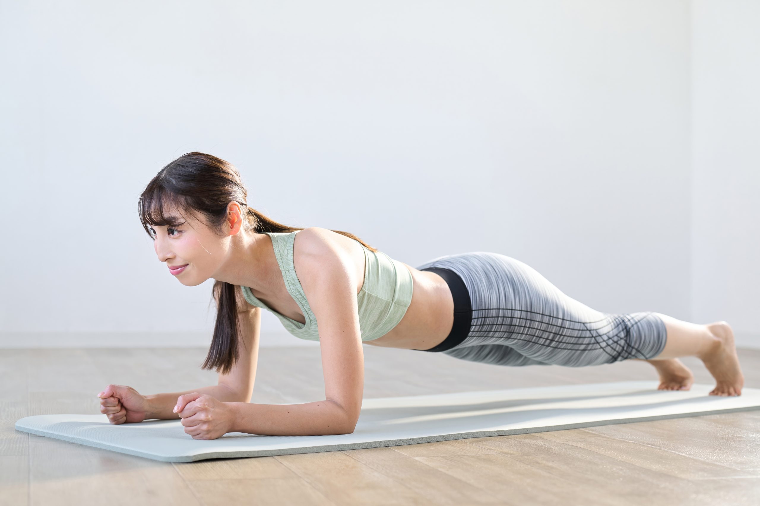 https://fitness-lespo.com/wp-content/uploads/2024/07/%E3%82%A2%E3%82%A4%E3%82%AD%E3%83%A3%E3%83%83%E3%83%81_%E6%9C%9D-%E7%AD%8B%E3%83%88%E3%83%AC-%E5%A5%B3%E6%80%A7-scaled.jpg